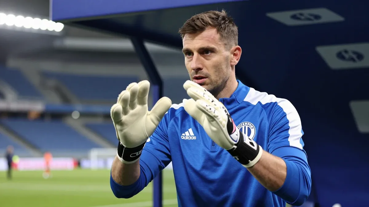 Barcelona Weighs Livaković Return, Dinamo as Potential Home